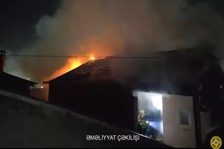 Sumqayıtda ev yandı - VİDEO 
