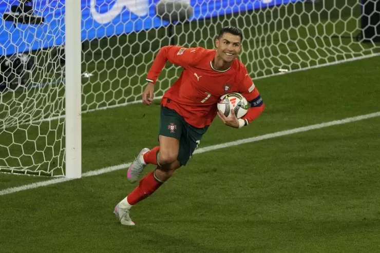 Ronaldo Dünya çempionatı pley-off mərhələsinin ən yaşlı qol vuran  oyunçusudur