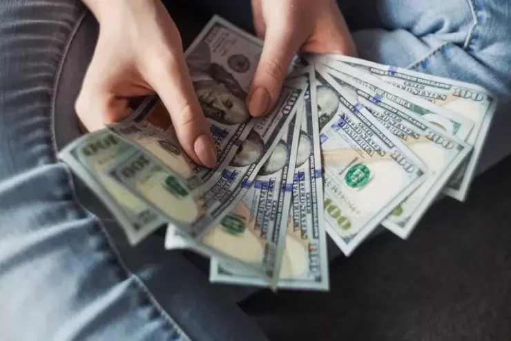 İyulda pulla bağlı bəxti gətirəcək  BÜRCLƏR
