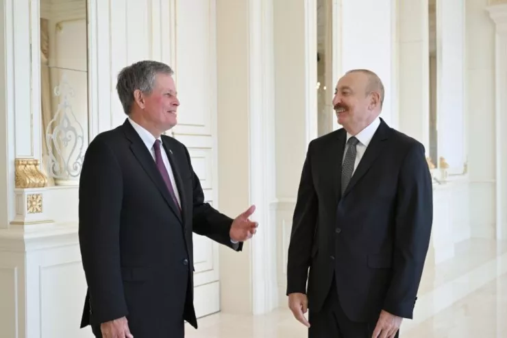 Senator Stiv Deyns, Prezident İlham Əliyev