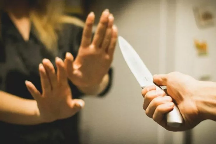 Bakıda DƏHŞƏT:  kişi əvvəl arvadını, sonra özünü öldürdü 