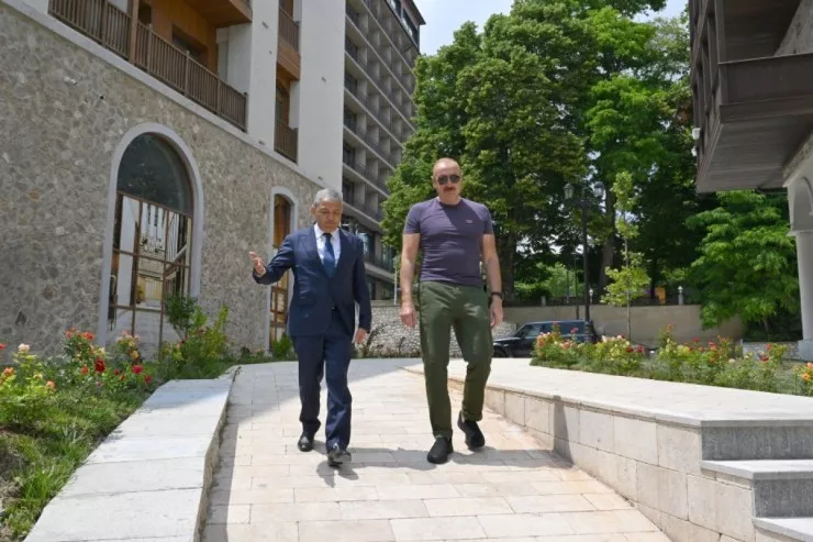 Prezident Şuşanın Qarabağ  küçəsində -  FOTOLENT 