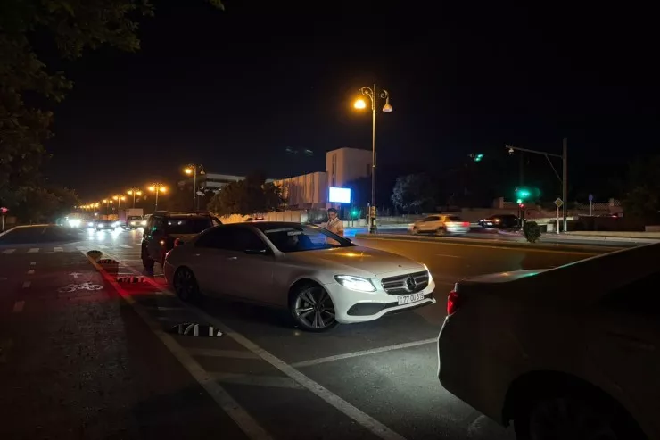 Yasamalda “KamAZ” “Mercedes”lə toqquşdu 