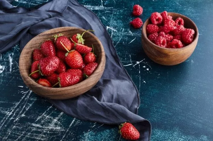 Bu giləmeyvə vitamin kraliçasıdır 