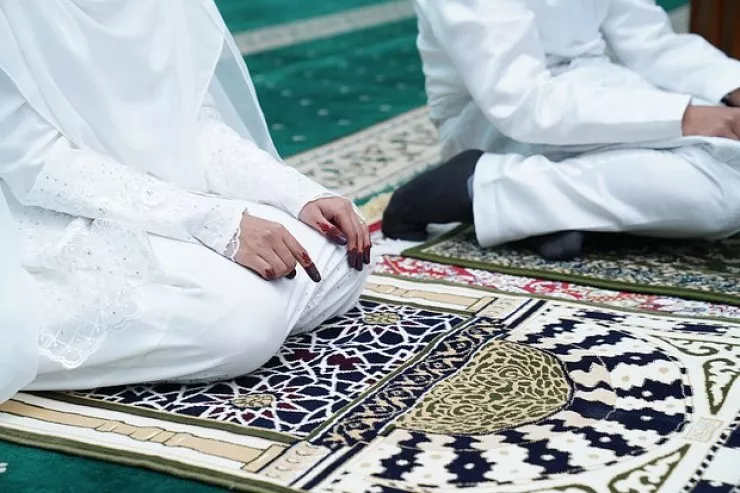 79 yaşlı kişi 65 yaşlı qadınla evlənmək üçün İslamı qəbul etdi 
