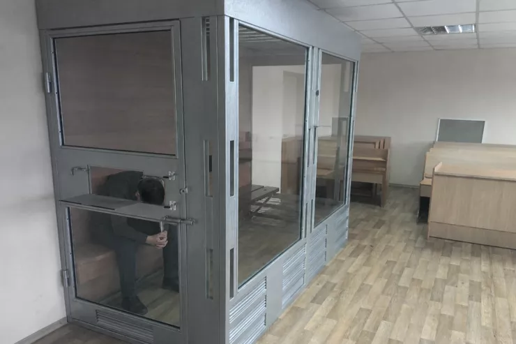 Müəllimə arvadını öldürən ər HAKİM QARŞISINDA 