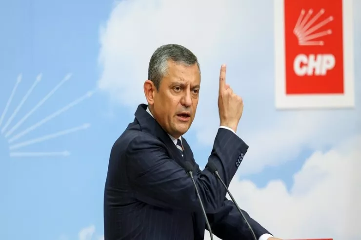 Özgür Özel CHP ilə  vidalaşdı