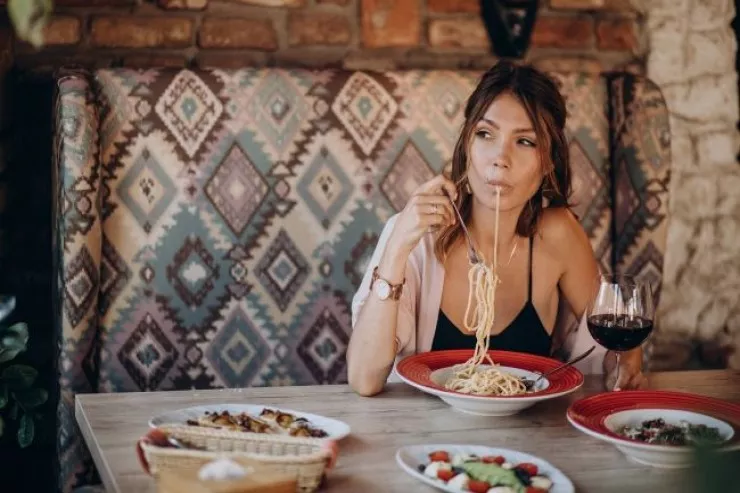 Bu ölkənin restoranında sizi turist kimi tanıdacaq 3 səhv 