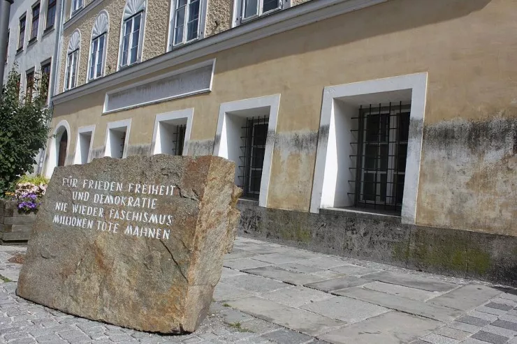 Avstriya Hitlerin doğulduğu evi neonasistlər üçün tələyə çevirdi 