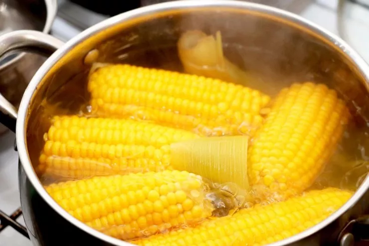 Qarğıdalının yumşaq  və şirəli olması üçün bişirərkən nə əlavə etmək  lazımdır?