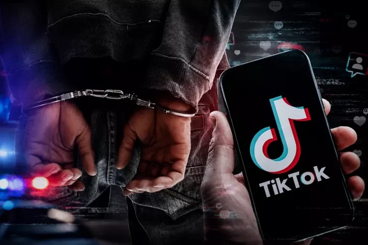 Canlı yayımda söyüş  söyən "tiktoker"lər SAXLANILDI 