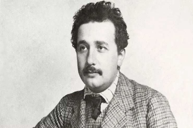Albert Eynşteynin qeyri-adi yemək vərdişi 