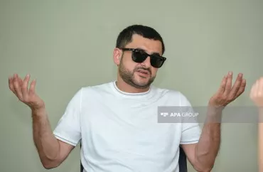 Heç oxuya bilməyən...
