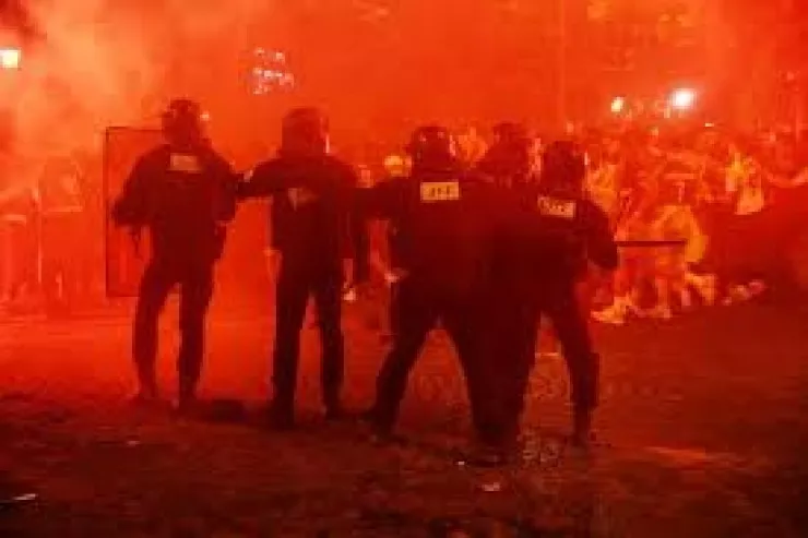 Avropanın 2 ölkəsində yüzlərlə futbol azarkeşi  SAXLANILDI