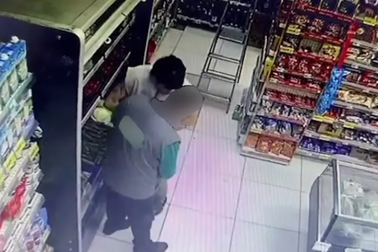Bakıda MARKETƏ BASQIN:  satıcını döyüb malları apardılar - HADİSƏ ANI 
