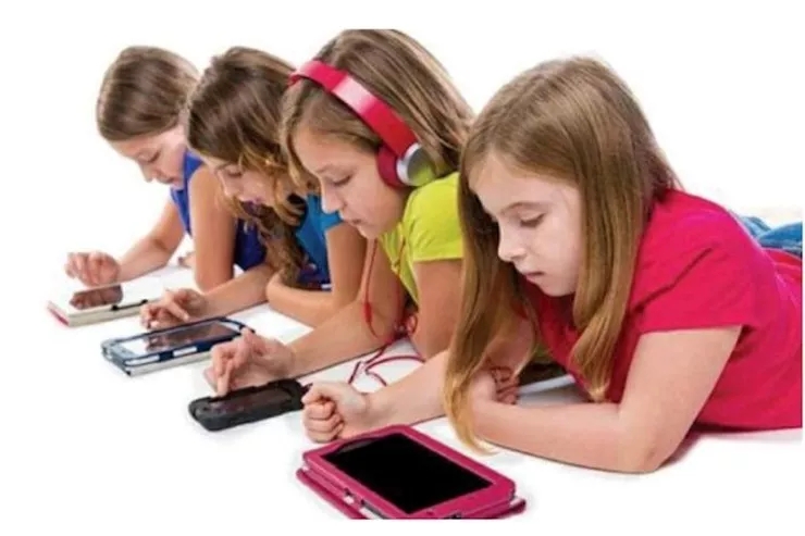 Hökumət təsdiqlədi  - Məktəblərdə telefon istifadəsi  qadağan edildi