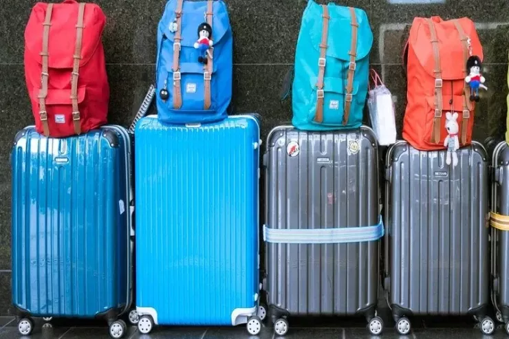 Turist tətildən 55 çamadan əşya ilə  qayıtdı