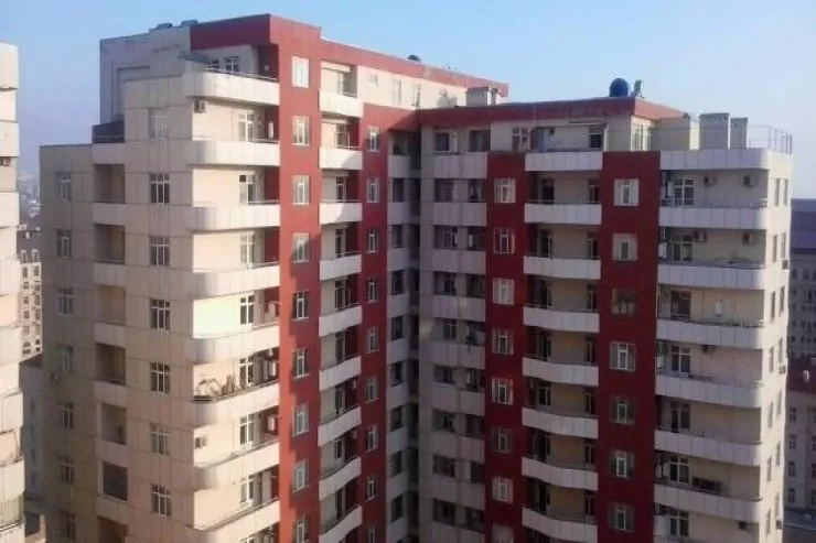 Bakıda 11 mərtəbəli  binanın 12-ci  mərtəbəsində ev satılıb? - İDDİA 