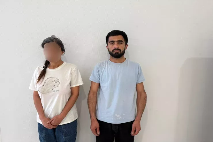 27 yaşlı oğlanla  46 yaşlı qadın  narkotikə görə saxlanıldı