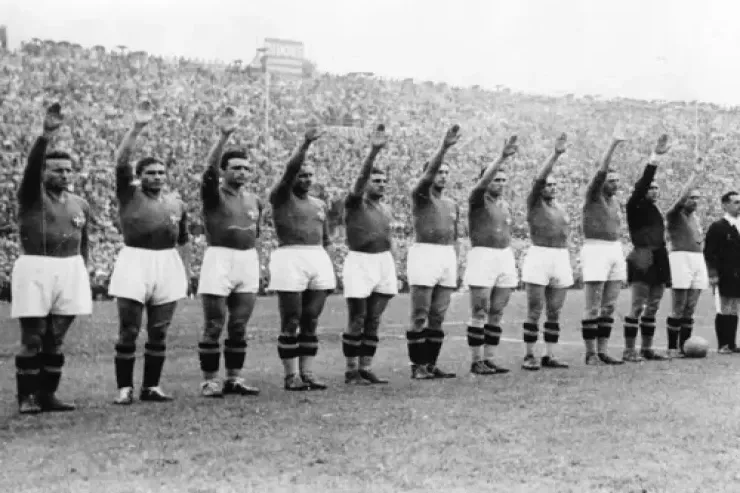 Müharibənin kölgəsindəki  turnir: Hitler, qara köynəklilər  və 1938-ci il Dünya çempionatı 