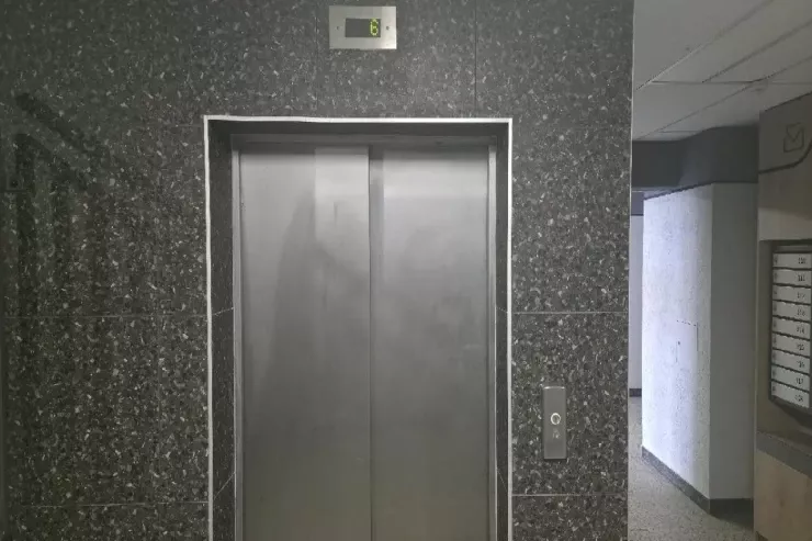 Liftdə hər kəsin etdiyi 5 səhv 