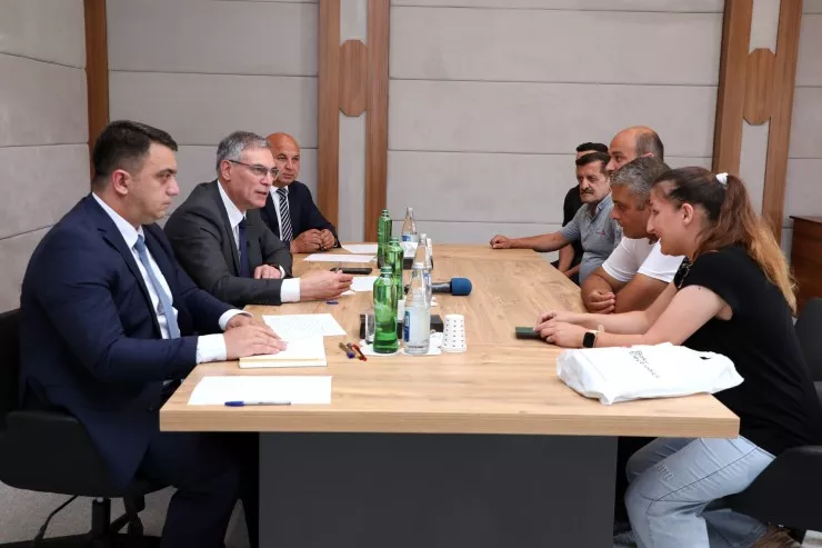 "Azəriqaz"ın baş direktoru Cəbrayılda vətəndaşların müraciətlərini dinləyib