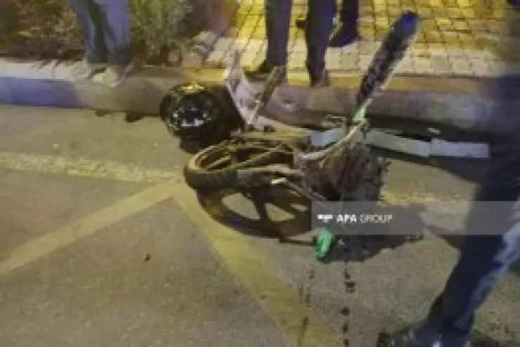 Gəncədə minik maşını mopedlə toqquşdu: ölən var 