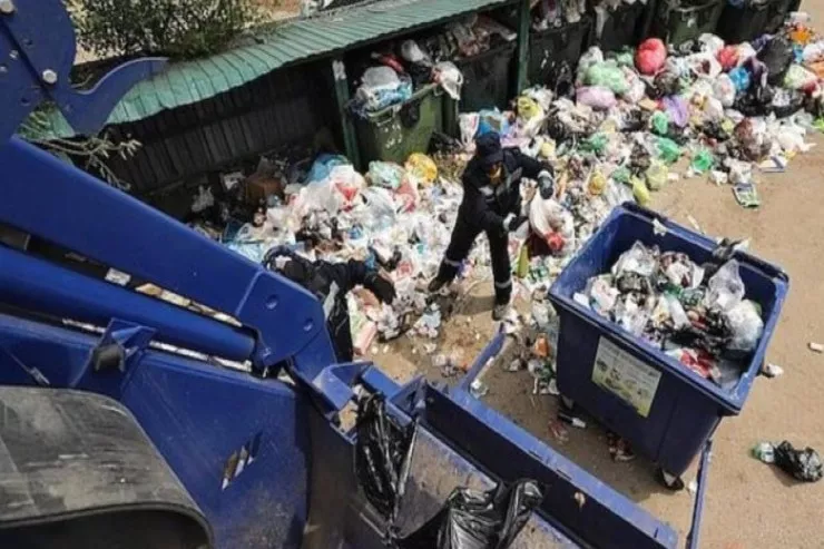 Ev almaq üçün yığdığı qızılları  arvadı səhvən zibilliyə  atdı