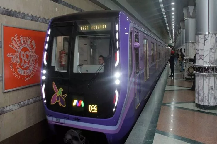 Metronun bu xətti yay qrafikinə  keçir