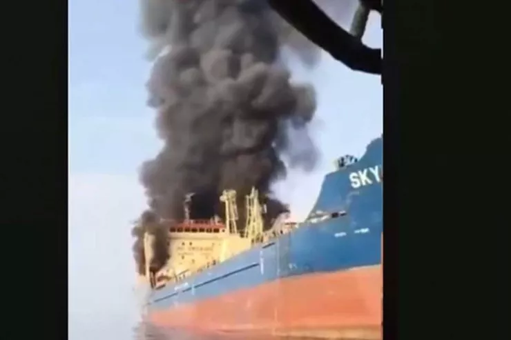 Oman sahillərində neft tankeri vuruldu-VİDEO 