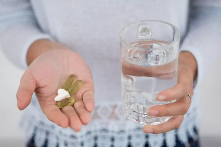 Pulunuzu boşa xərcləməyin  - bu məşhur saç vitaminləri zərərlidir 