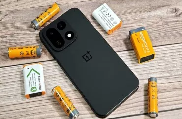 Bazarda ən yaxşı batareya ömrü olan  smartfon: iPhone 17 Pro Max-ı məhv etdi 