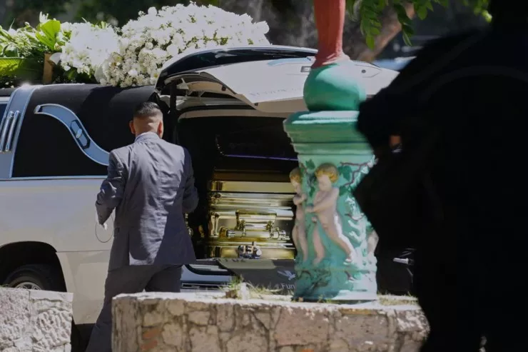 Narkokartelin lideri qızıl tabutda  basdırıldı