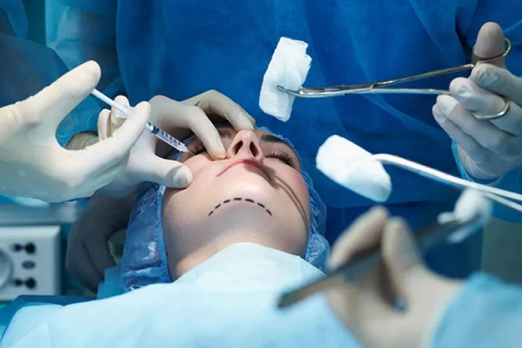 Azərbaycanda 3 plastik cərrah  cəzalandırıldı