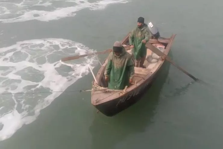 Dənizdə çarəsiz qalan balıqçılar  xilas olundu