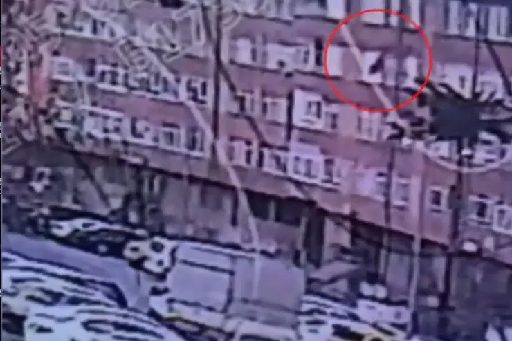Türkiyədə 31 yaşlı kişi özünü binadan atdı - VİDEO 