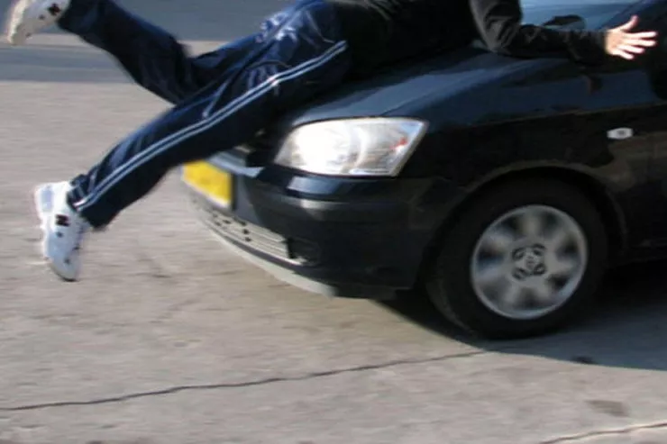 Bakı-Qazax yolunda maşın kişini vurdu 