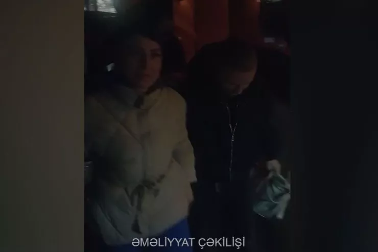 Xızıda "cip"lə palçıqda qalan əcnəbilər xilas olundu - VİDEO 