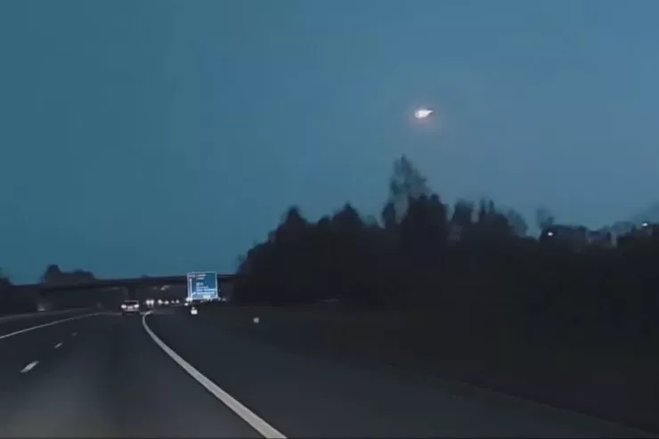 Niderland səmasında odlu kürə  göründü