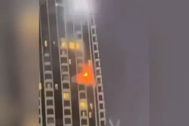 İran dronu Dubayda yaşayış binasına çırpıldı