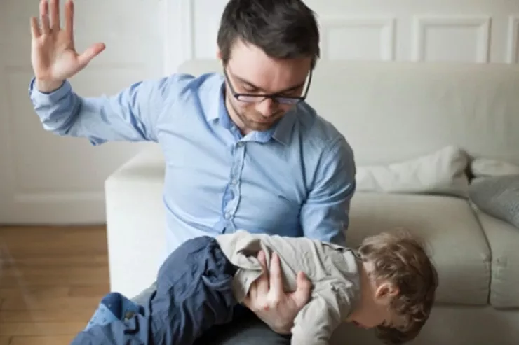 Uşağa döyərək tərbiyə verən valideyn və müəllimlər  CƏRİMƏLƏNƏCƏK