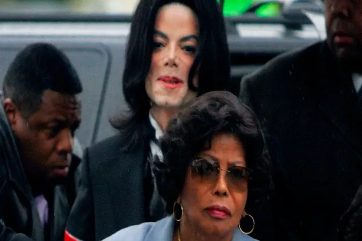 Maykl Ceksonun anası illər sonra ilk dəfə əlil arabasında  ictimaiyyət qarşısında