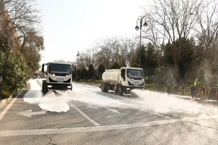 Bakının 537 küçəsi  yuyuldu