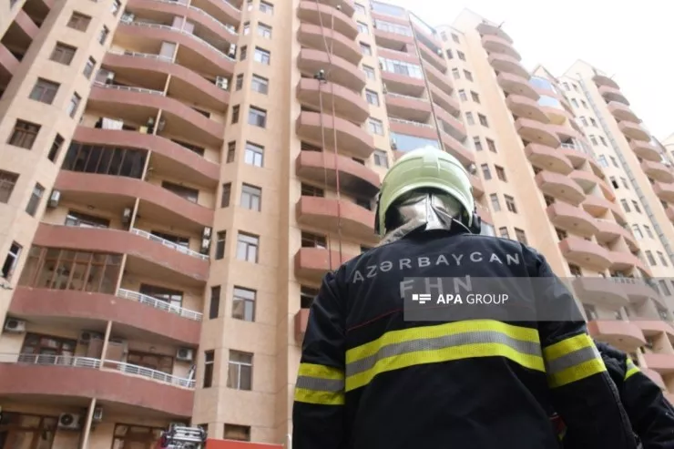 Bakıda yaşayış binasında yanğın  - YENİLƏNİB  - VİDEO  - FOTOLENT 