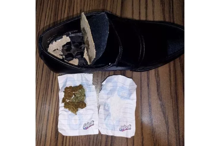 Həbsdə olan qohumuna ayaqqabının içərisində   narkotik gətirdi