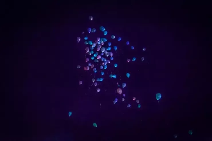 Günəş həmişə işıq saçır, bəs kosmos niyə qaranlıqdır? 