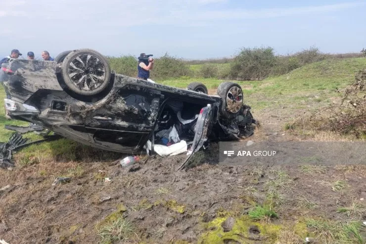 Bakı sakini Lənkəranda maşını aşırdı:  Özü və arvadı yaralandı  - biri reanimasiyadadır 