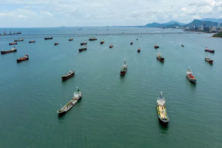 İran Hörmüz boğazından keçmək istəyən gəmilərdən pul alır 