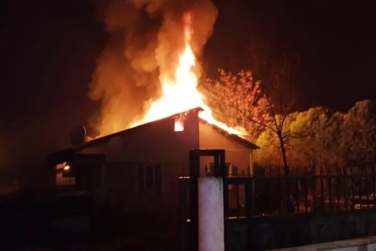 İsmayıllıda 6 otaqlı  ev yandı