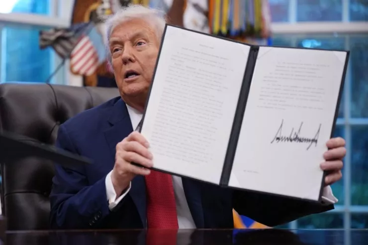 Trampın imzasını biz də görəcəyik - Tarixdə bir ilk 